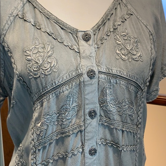 Embroidered gray blouse size large by Coline - Picture 2 of 7